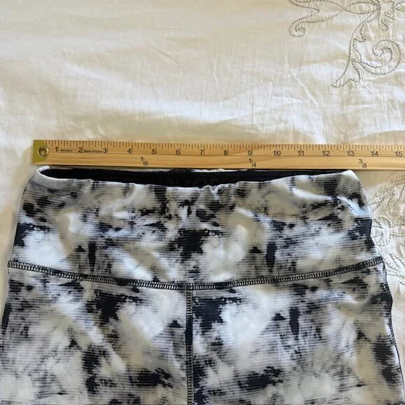 Women's Vogo Athletica Leggings Medium Capri Black White Athleisure Fitfashion - Picture 5 of 10